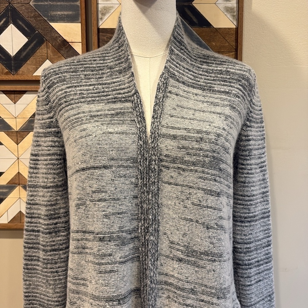 Banana Republic Merino Wool Blend Cardigan Sweater Grey XS - Picture 3 of 8